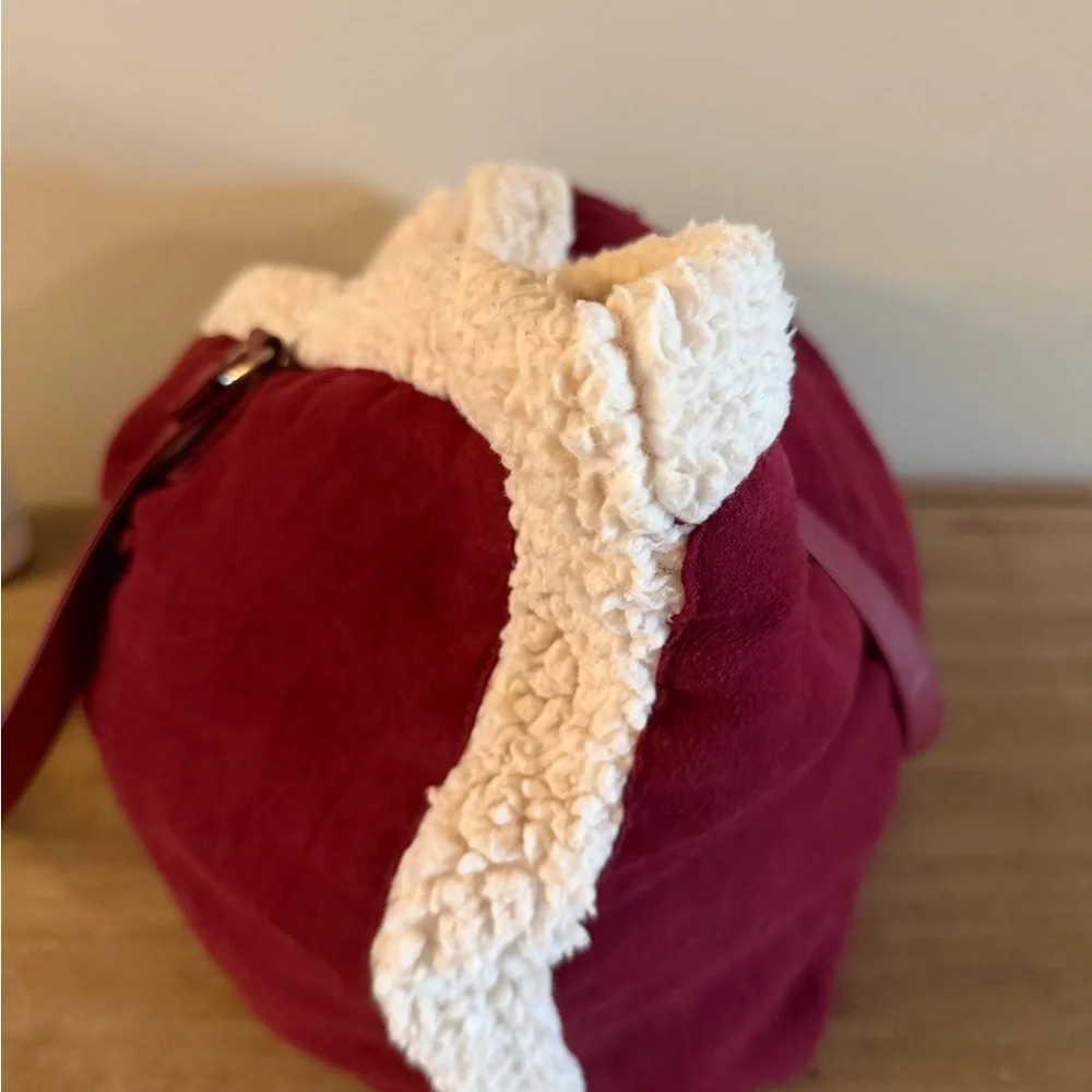 Elegant Burgundy Shoulder‎ Bag with Cream Trim